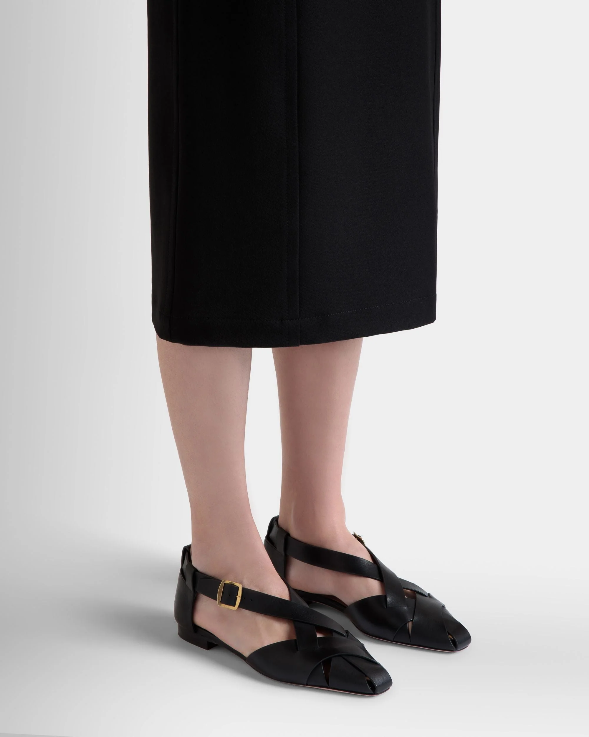 Sylt Flat in Black Brushed Leather - Image 2